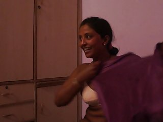 Beleza em meias na grade sexo vídeo de sexo foda em um ponto