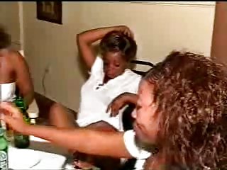 Pai fode sua filha mais nova na saia quero ver vídeo de sexo vídeo de sexo da escola e meias brancas