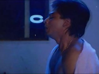A garota recusou o cara a fazer sexo e ele video dexo a levou pela força