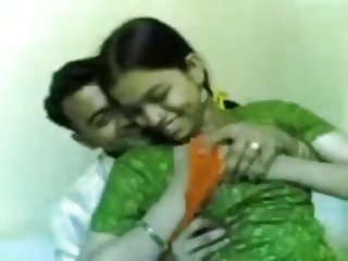 Mãe encontrou videos de sexo amador sua filha na cama com o filho de sua amiga
